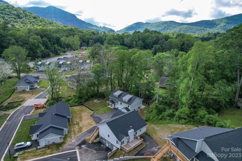 Property image 3 at 400 Little Sycamore Lane, Asheville, NC 28805