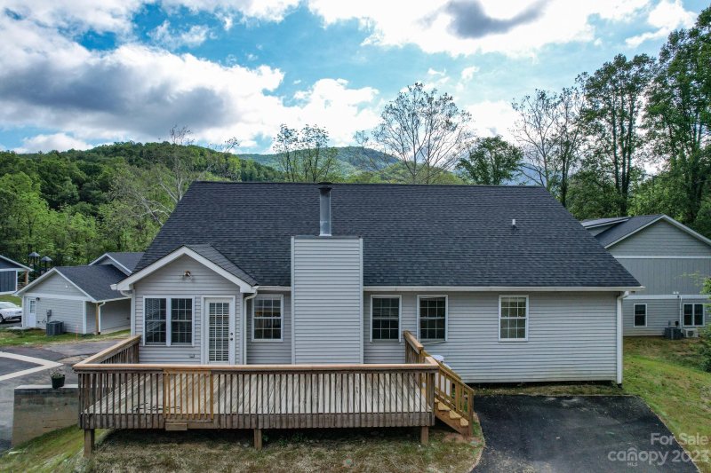Property image 4 at 401 Little Sycamore Lane, Asheville, NC 28805