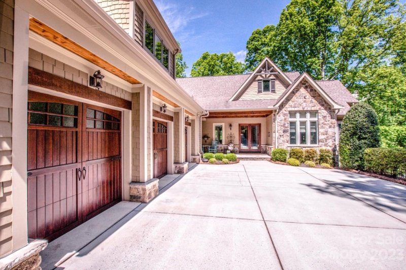 Property image 3 at 160 Eagle Chase Lane, Troutman, NC 28166