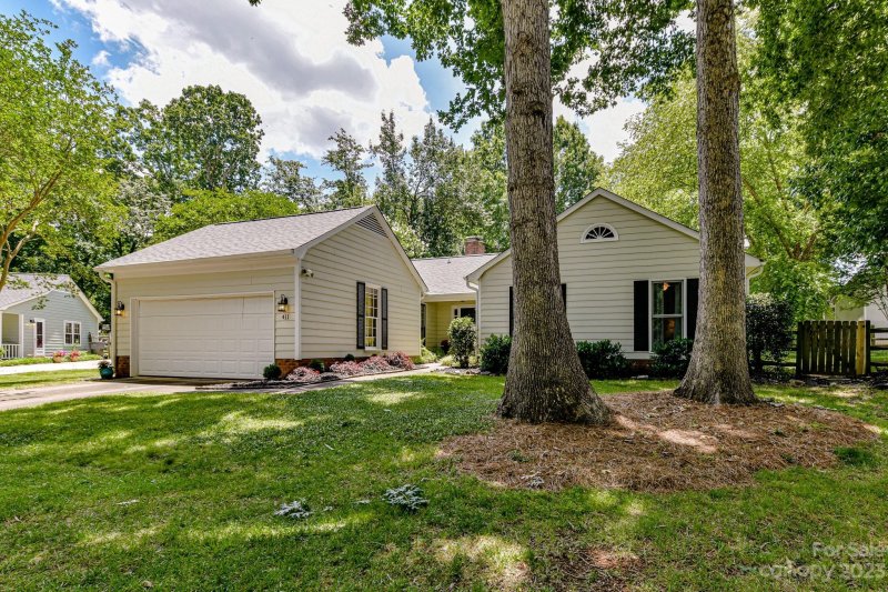 Property image 3 at 411 Hickok Court, Charlotte, NC 28270