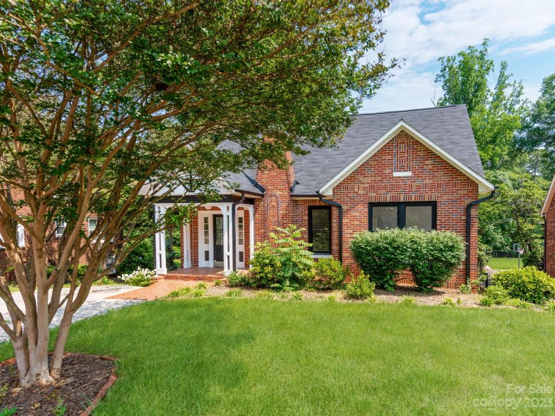 Property image 2 at 107 7th Avenue, Hickory, NC 28601