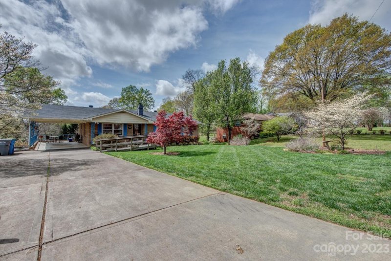 Property image 2 at 526 Julia Avenue, Belmont, NC 28012