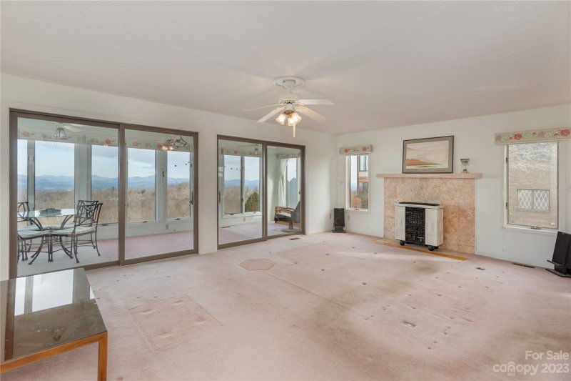 Property image 4 at 602 Fleetwood Plaza, Hendersonville, NC 28739