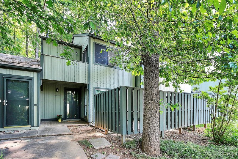 Property image 2 at 6120 Bent Tree Court, Charlotte, NC 28212