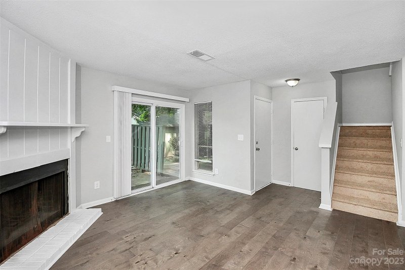 Property image 3 at 6120 Bent Tree Court, Charlotte, NC 28212