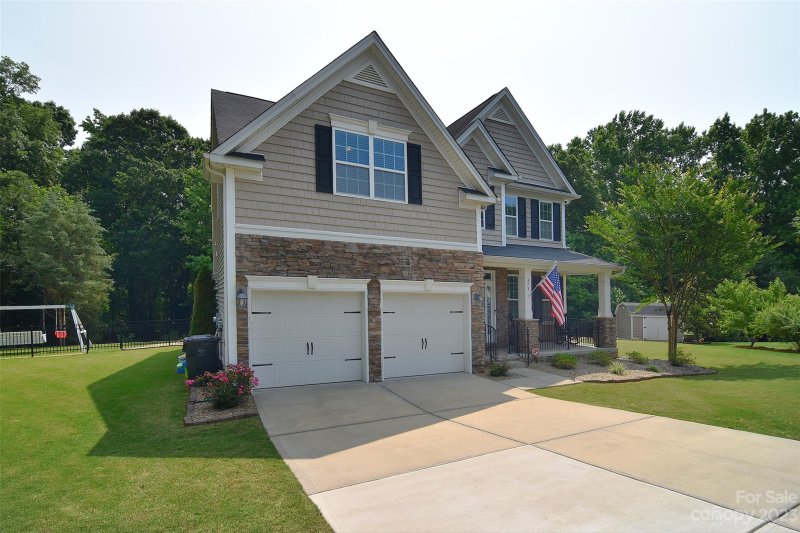 473 Sheltered Cove Court