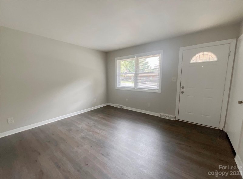 Property image 2 at 520 Blendwood Drive, Charlotte, NC 28215