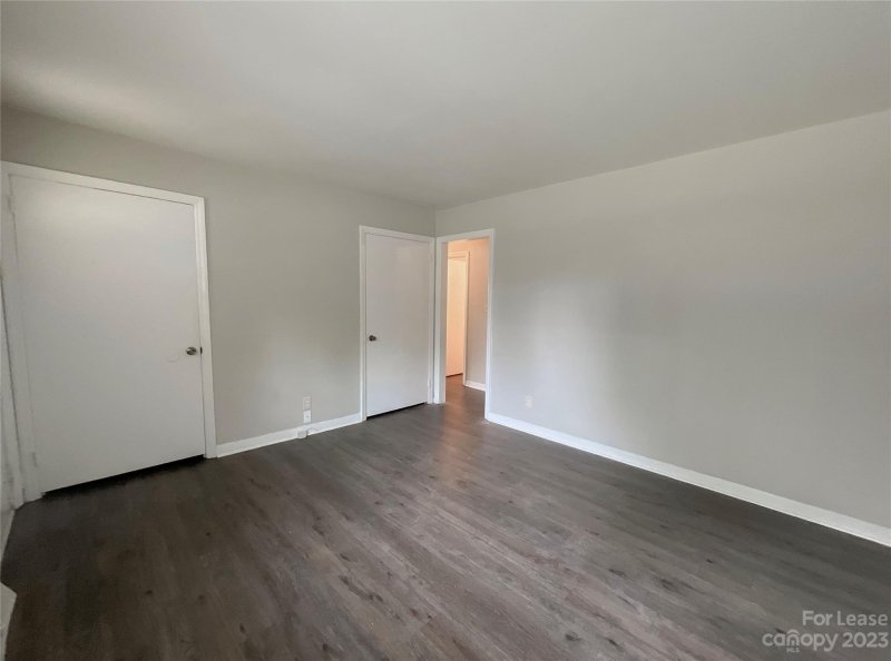 Property image 3 at 520 Blendwood Drive, Charlotte, NC 28215