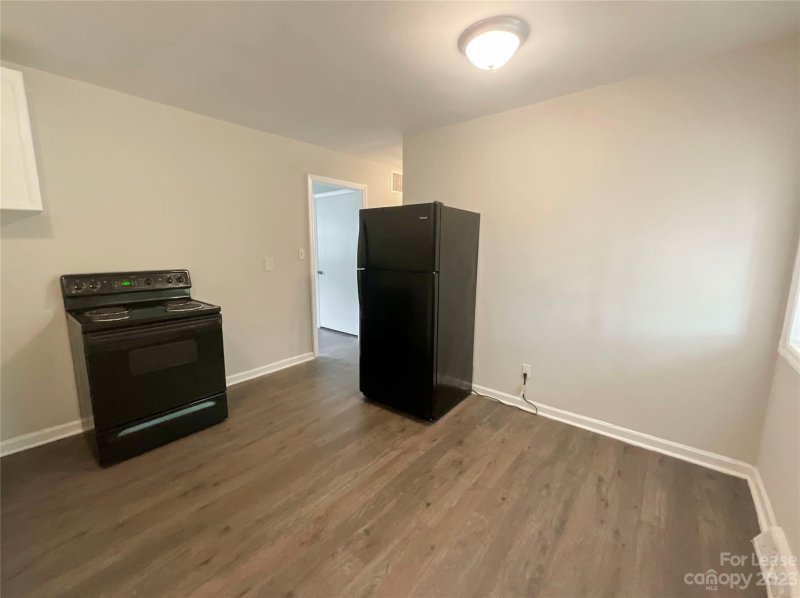 Property image 5 at 520 Blendwood Drive, Charlotte, NC 28215