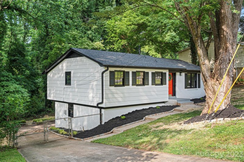 Property image 2 at 442 Westham Ridge Road, Charlotte, NC 28217