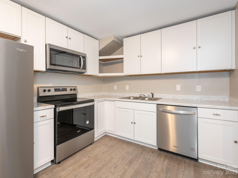 Property image 3 at 4312 Knollcrest Drive, Charlotte, NC 28208