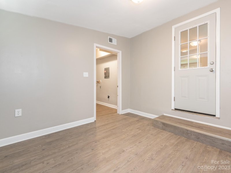 Property image 4 at 4312 Knollcrest Drive, Charlotte, NC 28208