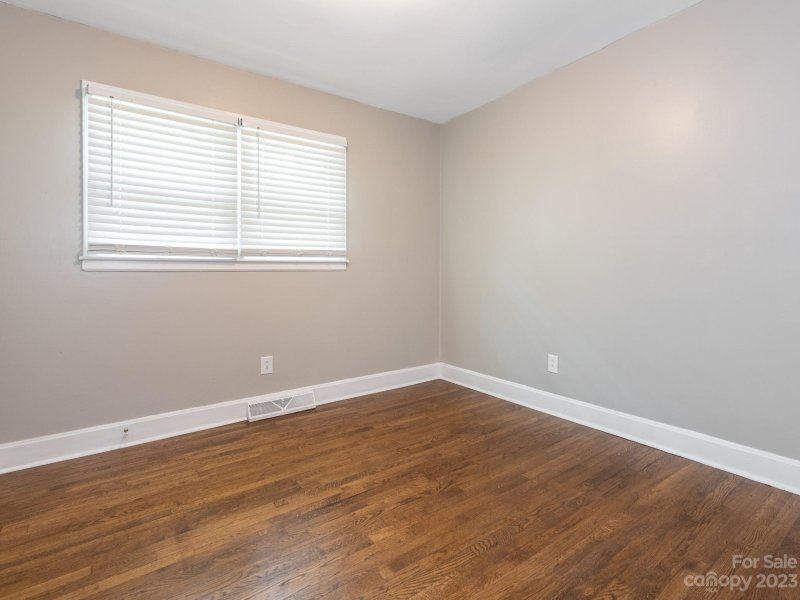 Property image 5 at 4312 Knollcrest Drive, Charlotte, NC 28208