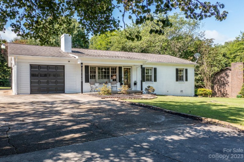 Property image 2 at 5645 Sandhurst Road, Hickory, NC 28602