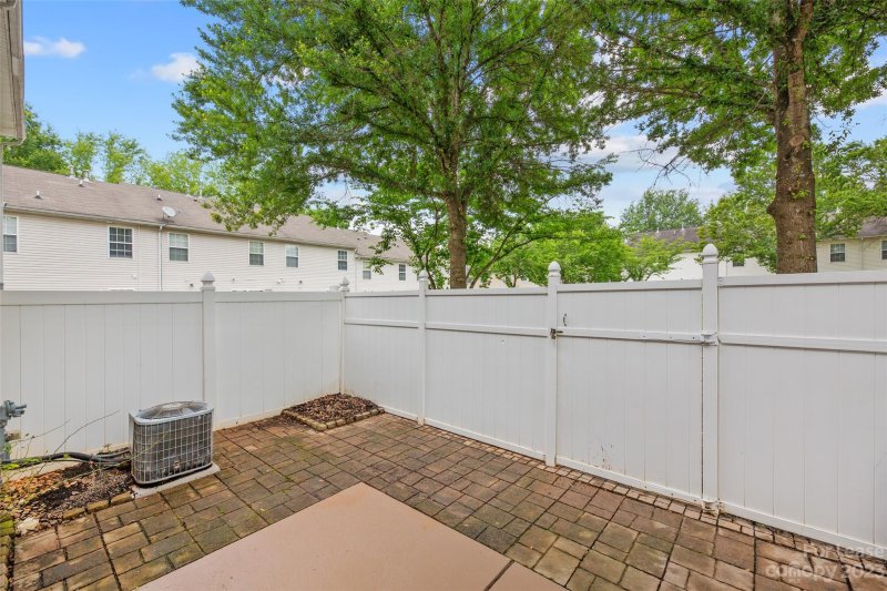 Property image 3 at 7616 Abigail Glen Drive, Charlotte, NC 28212