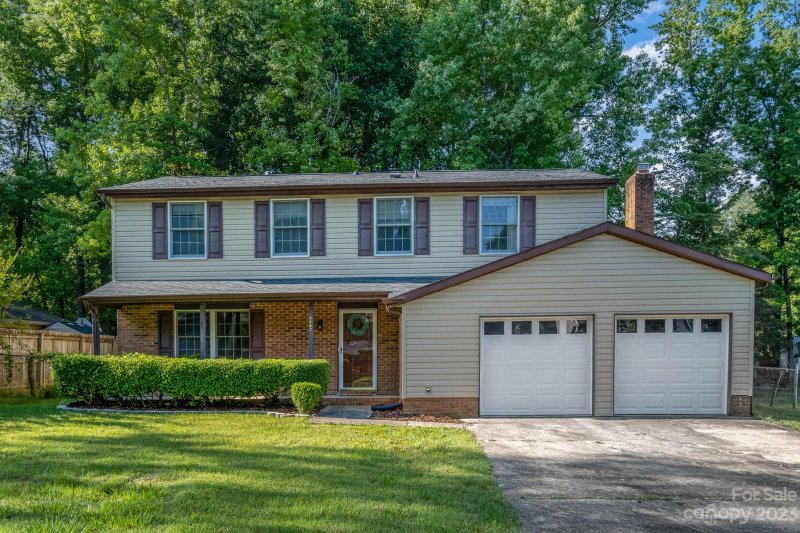 6407 Ivory Palm Drive