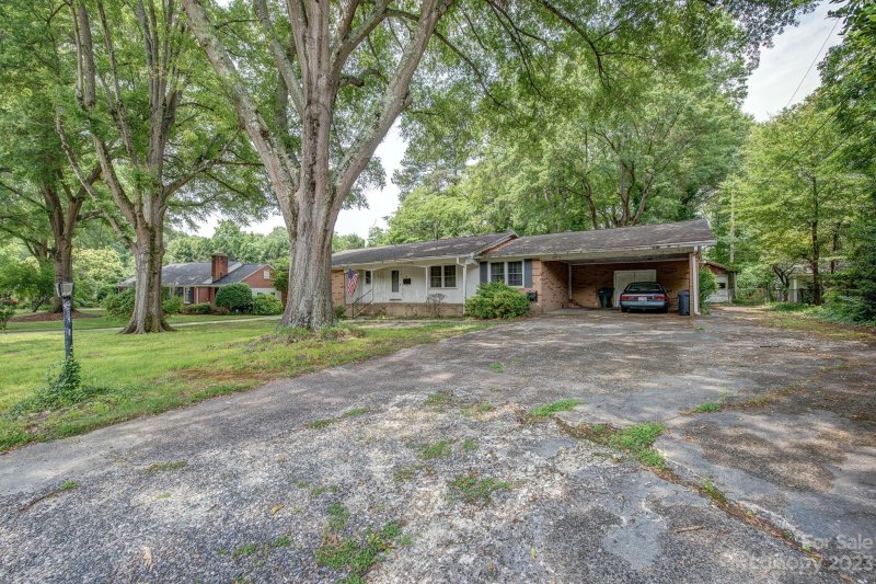 1117 Edgewood Circle