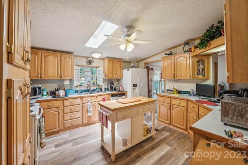 Property image 3 at 129 Oak Creek Road, Statesville, NC 28625