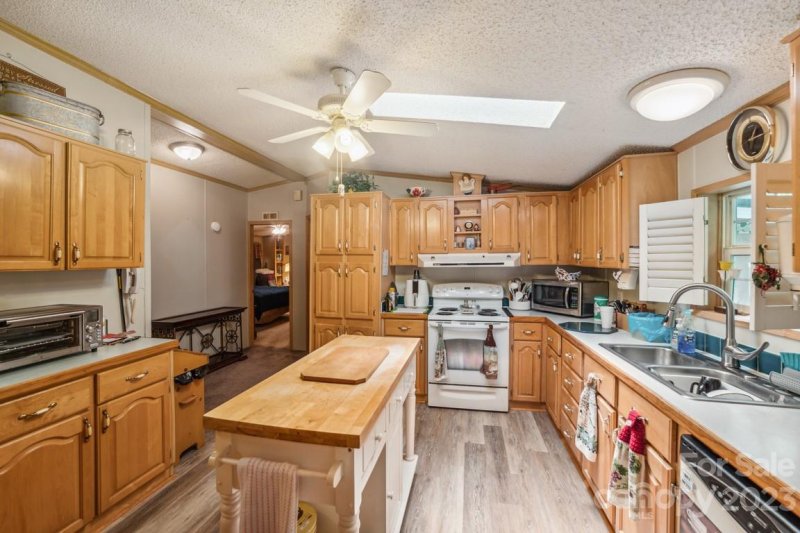 Property image 4 at 129 Oak Creek Road, Statesville, NC 28625