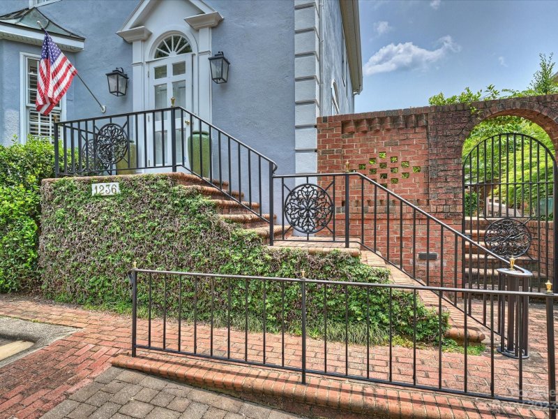Property image 3 at 1236 Wareham Court, Charlotte, NC 28207