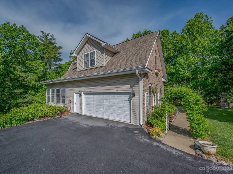 Property image 3 at 417 Kanuga Forest Drive, Hendersonville, NC 28739