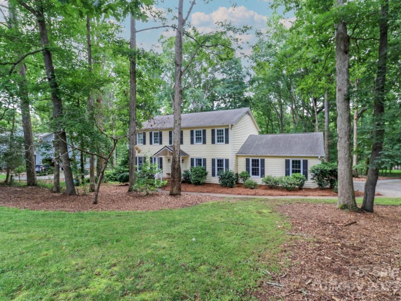 Property image 2 at 10501 Stonemede Lane, Matthews, NC 28105