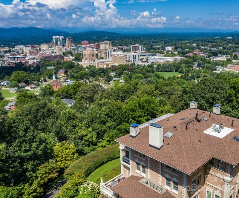 Property image 4 at 181 Ardmion Park, Asheville, NC 28801