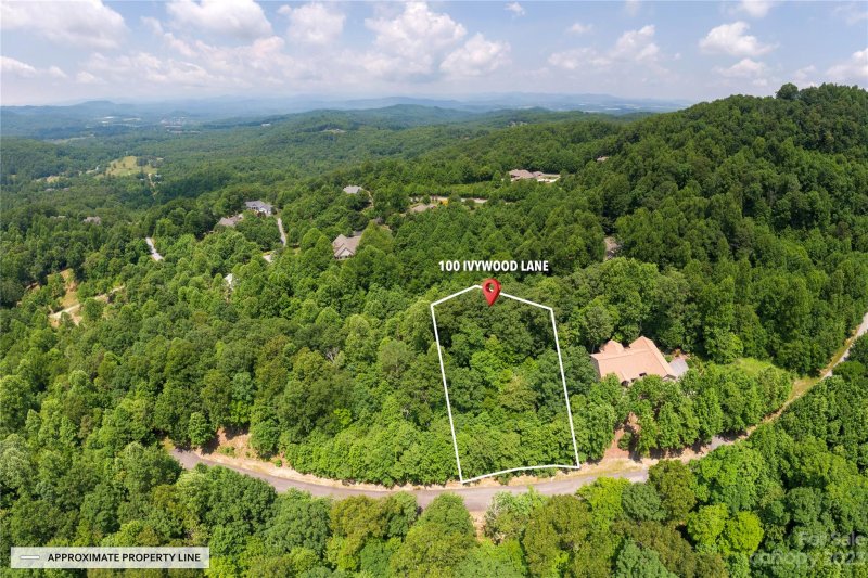 Property image 2 of 100 Ivywood Lane in Somersby Park, Laurel Park, NC 28739