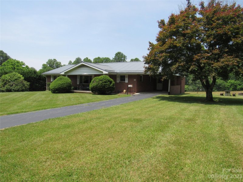 Property image 3 at 95 Hunters Ridge Drive, Mills River, NC 28759