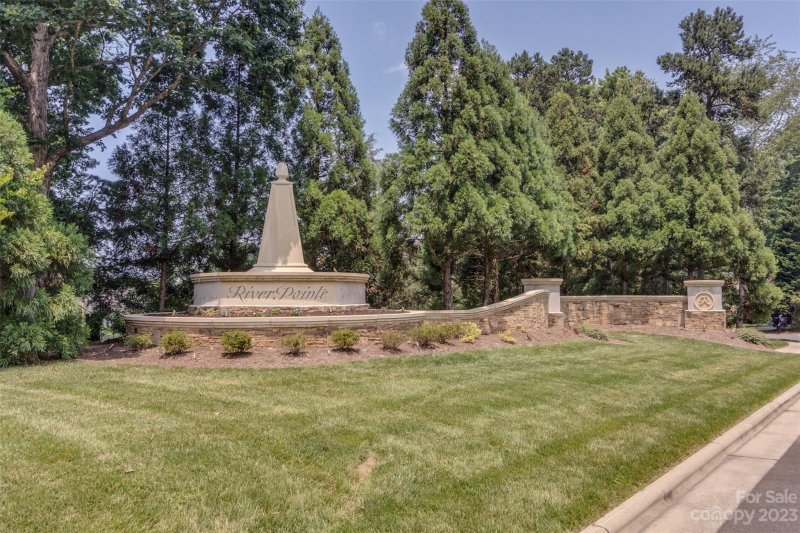 Property image 2 at 15824 Riverdowns Court, Charlotte, NC 28278