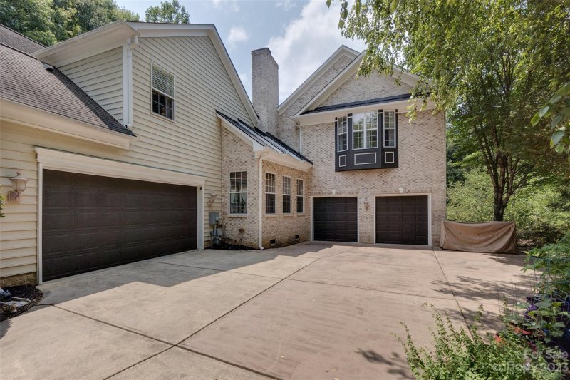 Property image 3 at 15824 Riverdowns Court, Charlotte, NC 28278