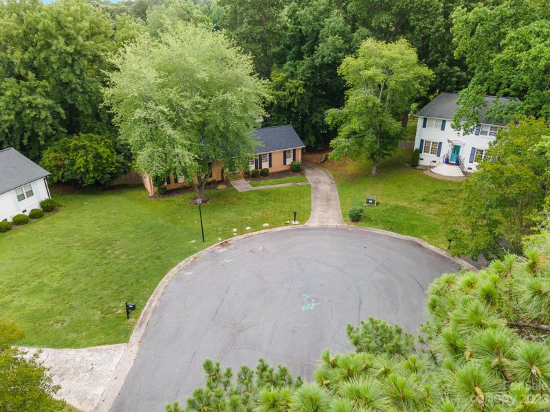 Property image 3 at 100 Chadmore Drive, Charlotte, NC 28270