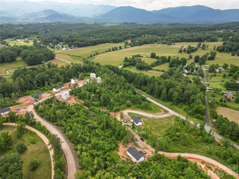 Property image 3 at 100 S Vineyard Village Drive, Old Fort, NC 28762