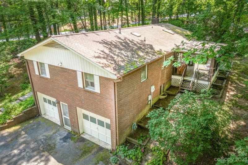 Property image 2 at 182 Surry Lane, Hendersonville, NC 28791