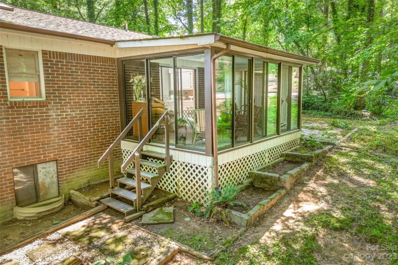 Property image 3 at 182 Surry Lane, Hendersonville, NC 28791