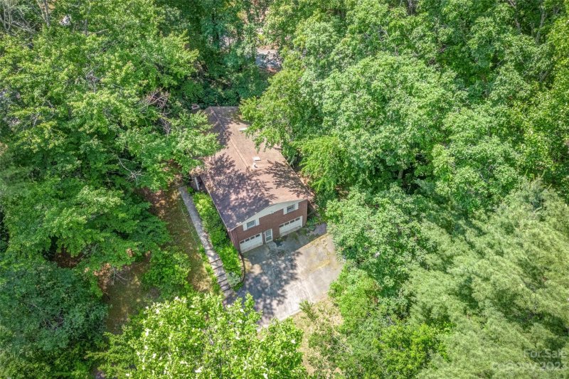 Property image 5 at 182 Surry Lane, Hendersonville, NC 28791