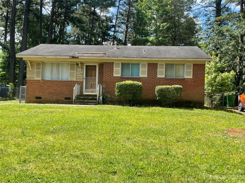 Property image 2 at 9206 Edgevale Drive, Charlotte, NC 28216