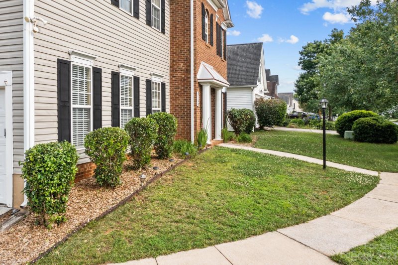 Property image 3 at 5740 Waverly Lynn Lane, Charlotte, NC 28269