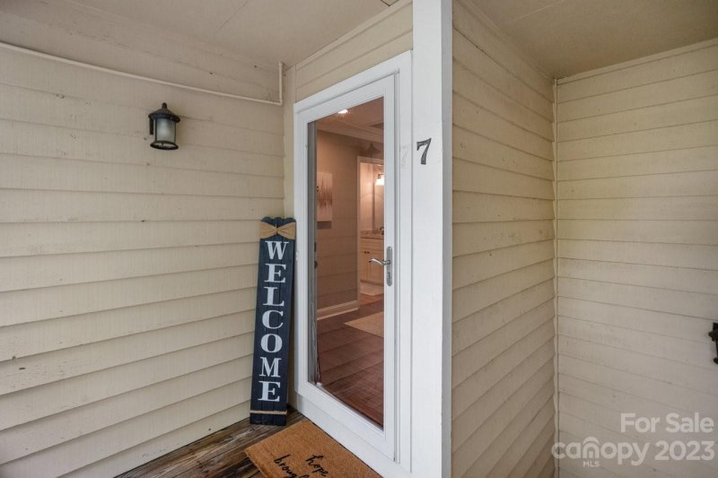 Property image 3 at 3200 Selwyn Farms Lane, Charlotte, NC 28209