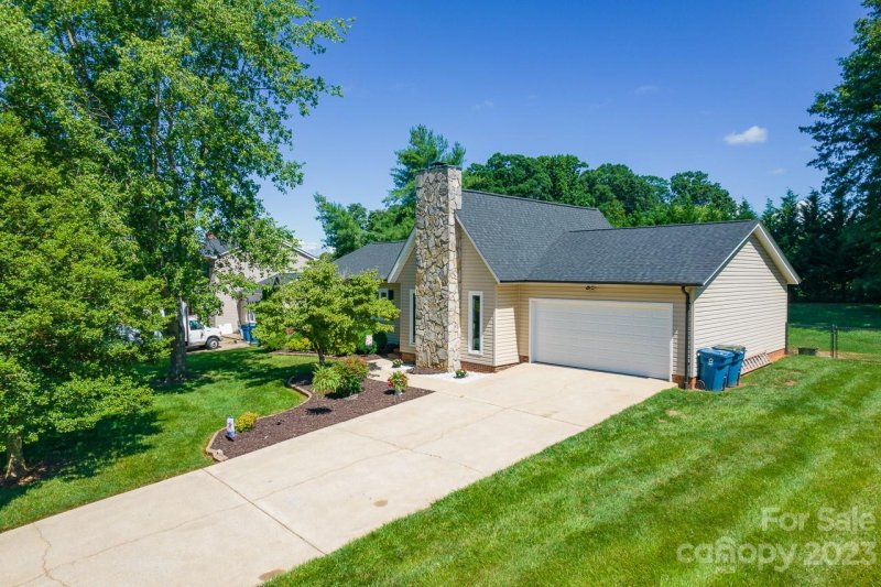 Property image 3 at 4874 Forest Ridge Drive, Hickory, NC 28602