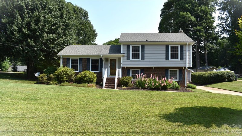 Property image 2 at 3510 Stonemark Court, Gastonia, NC 28054