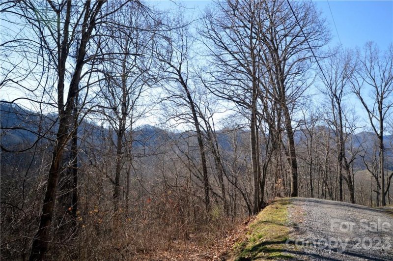 Property image 5 of 24 Lochmoor Lane in Utah Mountain Estates, Waynesville, NC 28785