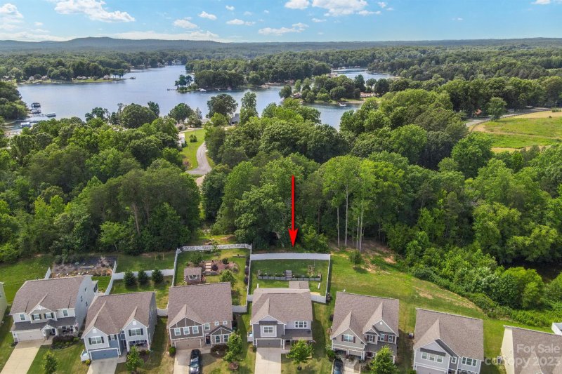 Property image 2 at 3952 Lake Breeze Drive, Sherrills Ford, NC 28673