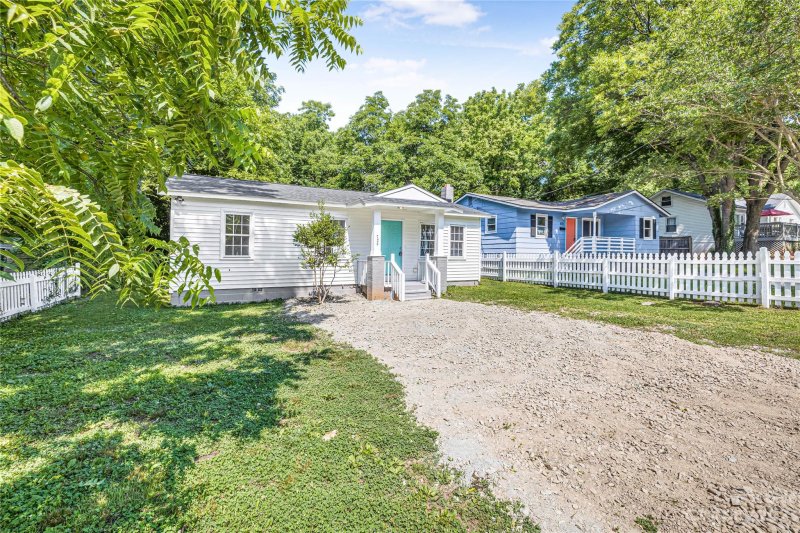 Property image 3 at 729 Pennsylvania Avenue, Charlotte, NC 28216