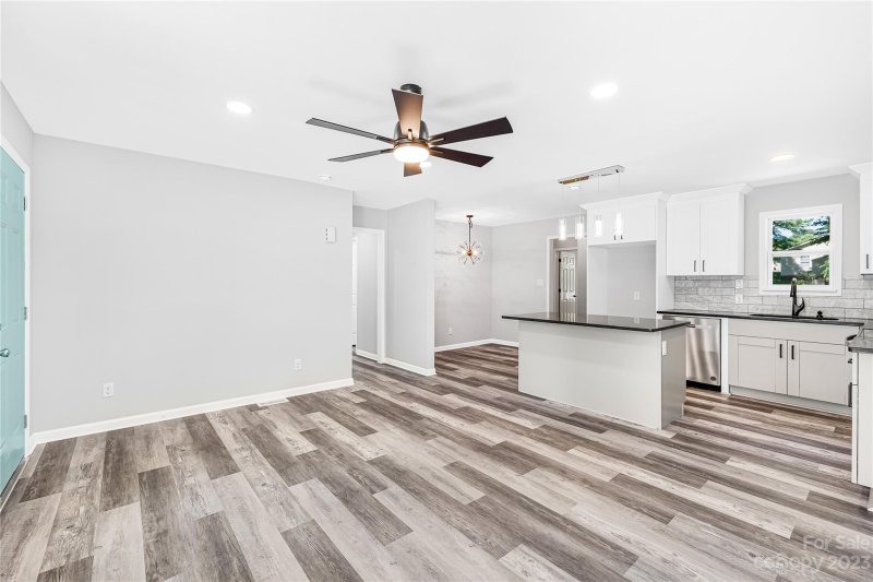 Property image 5 at 729 Pennsylvania Avenue, Charlotte, NC 28216