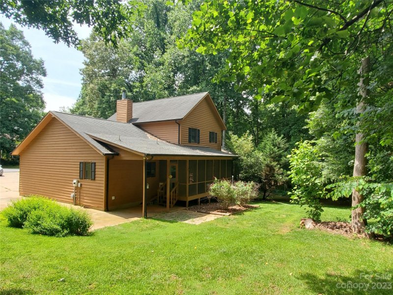 Property image 2 at 1100 Hidden Creek Court, Hickory, NC 28602