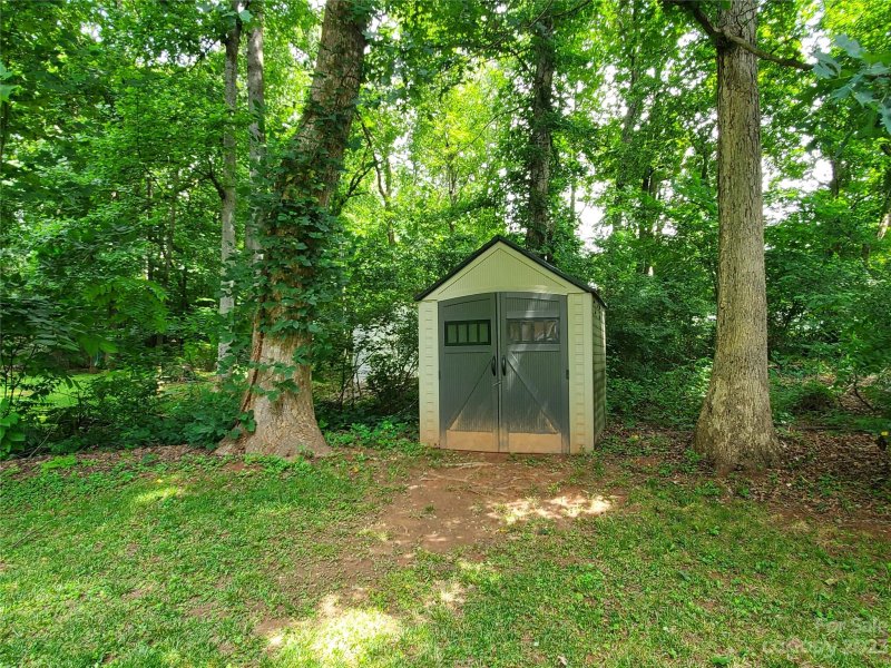 Property image 3 at 1100 Hidden Creek Court, Hickory, NC 28602