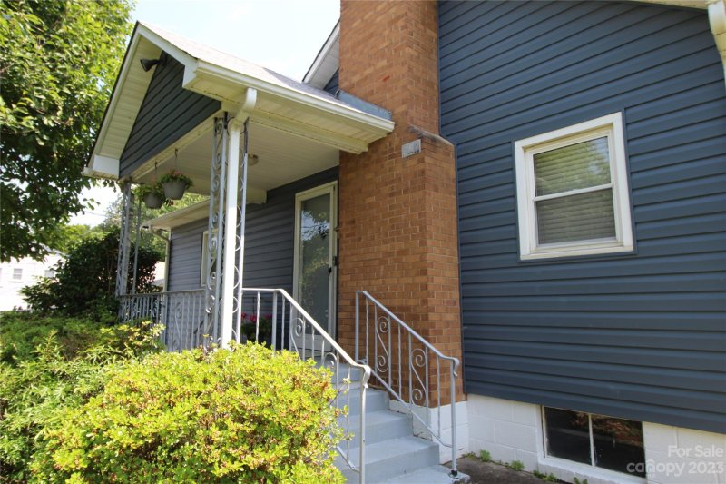 Property image 2 at 517 Edgewood Drive, Lenoir, NC 28645