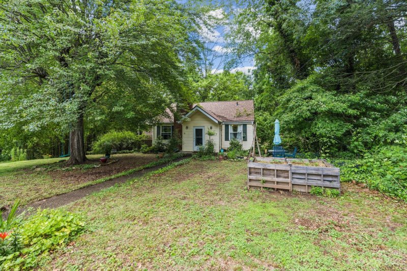 Property image 4 at 111 Vandalia Avenue, Asheville, NC 28806