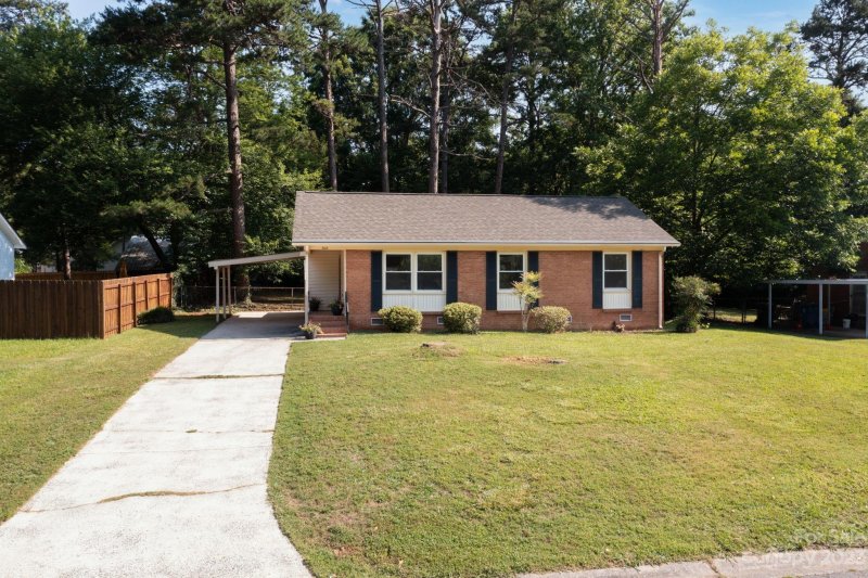 Property image 4 at 308 Edgeland Drive, Matthews, NC 28105